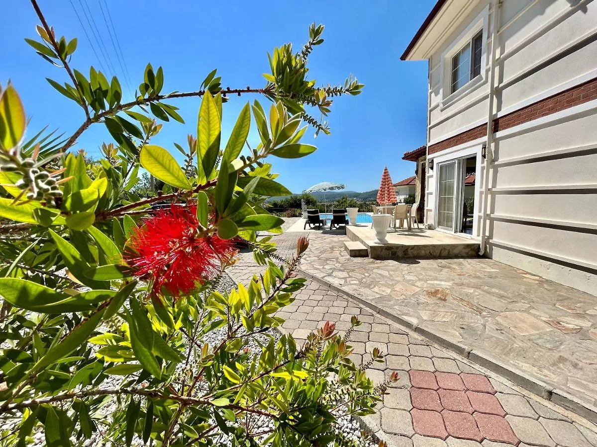 Spacious 4 Bedroom Villa With 100M2 Private Pool And Unlimited Wifi フェティエ