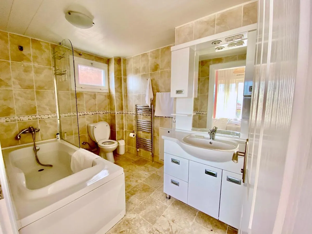 Spacious 4 Bedroom Villa With 100M2 Private Pool And Unlimited Wifi Φετιγιέ